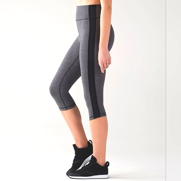 Lululemon Squad Goals Crop (17") Heathered Black Size 10 Like New - Picture 1 of 15